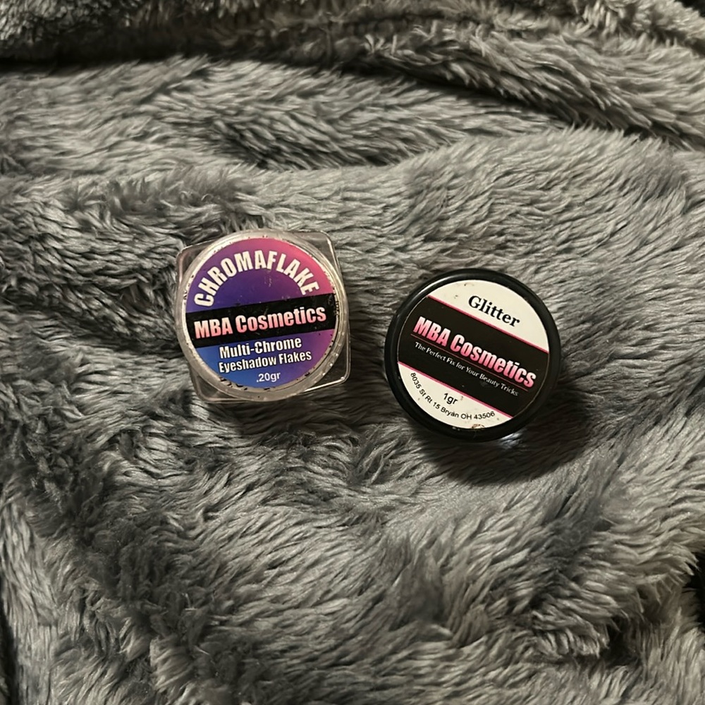 MBA Cosmetics Eyeshadow Flakes